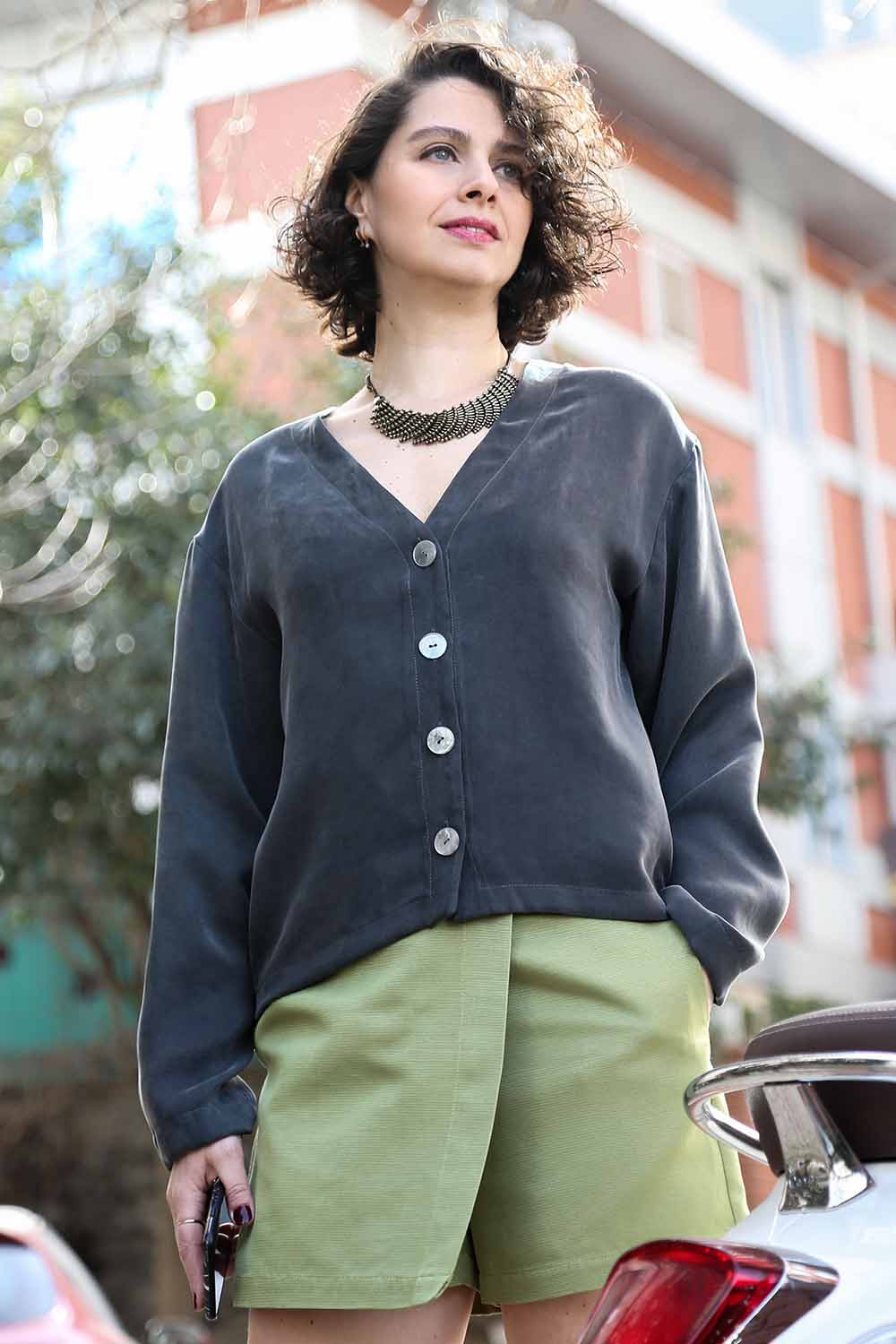 Bruce Füme Yakasız Taşlanmış İpek Saten Gömlek