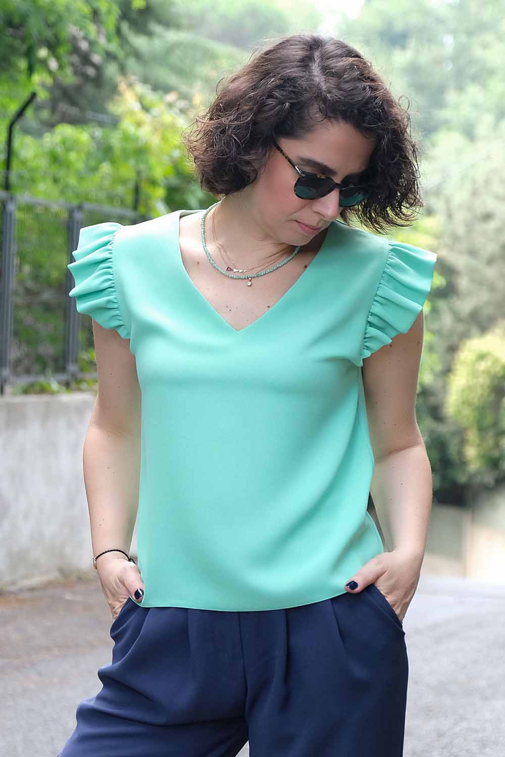 Lisa Yeşil V Yaka Fırfırlı Bluz